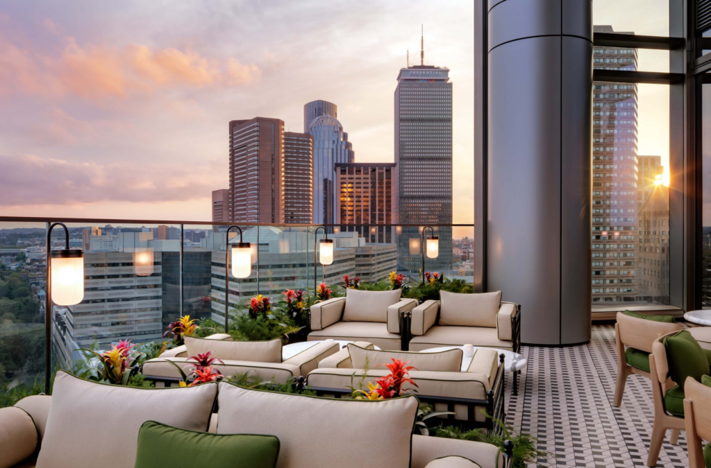 Raffles Boston: Diseño de Narrativas Botánicas en Hotel