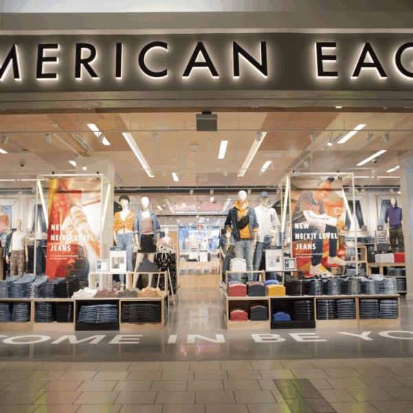 American Eagle Outfitters retira pronósticos tras pérdidas