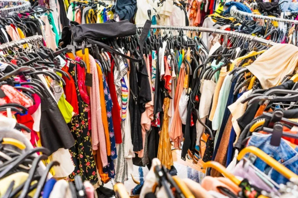 Moda Rápida: Nueva Ley para Regular la Industria Textil