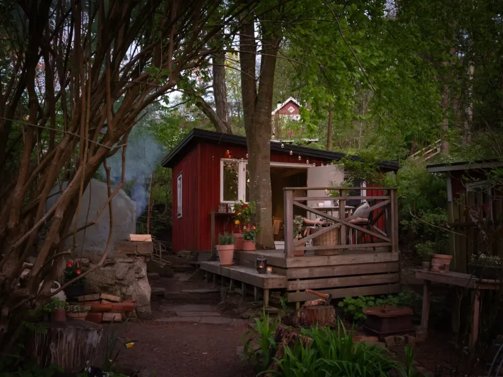Cabaña Sueca: Un Refugio de Diseño Escandinavo
