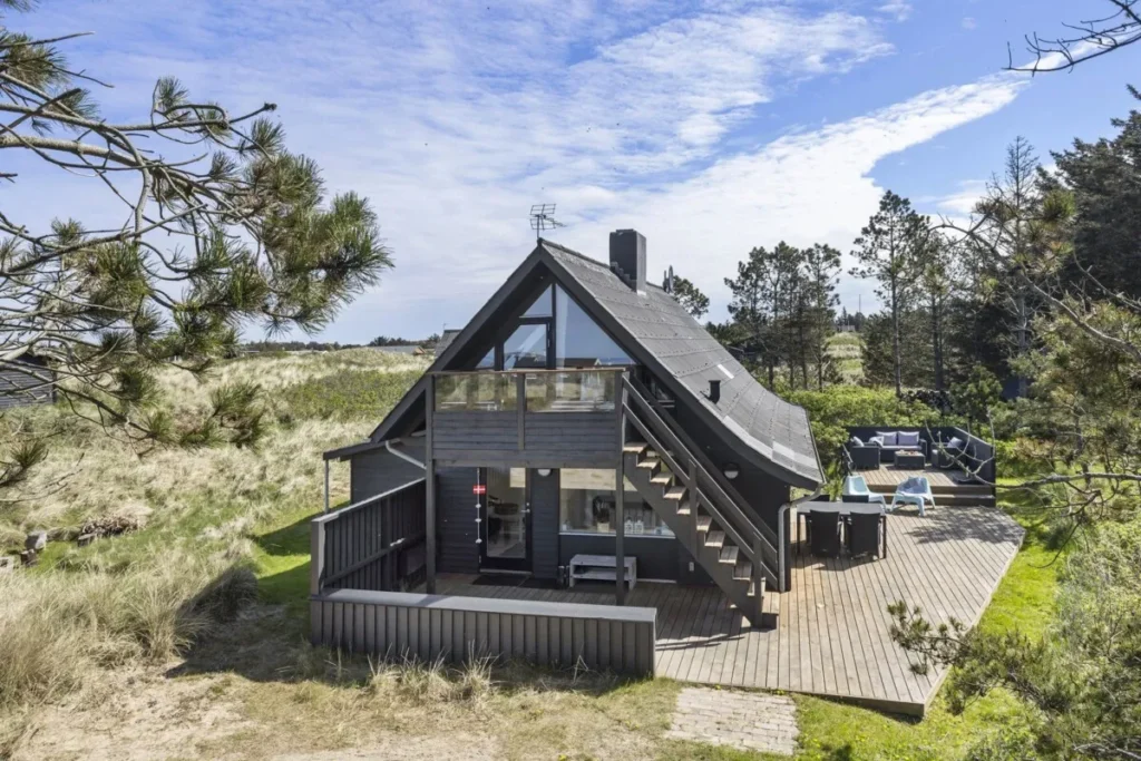 Estilo Escandinavo: Casa de Ensueño en Tornby, Dinamarca