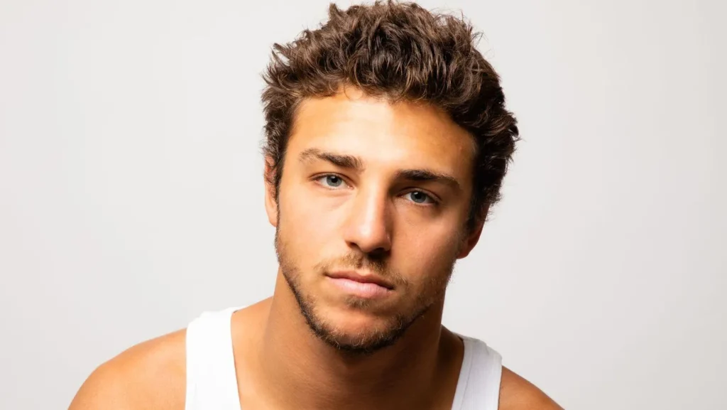 Tanner Zagarino se Une a la Serie de Fútbol de Hulu