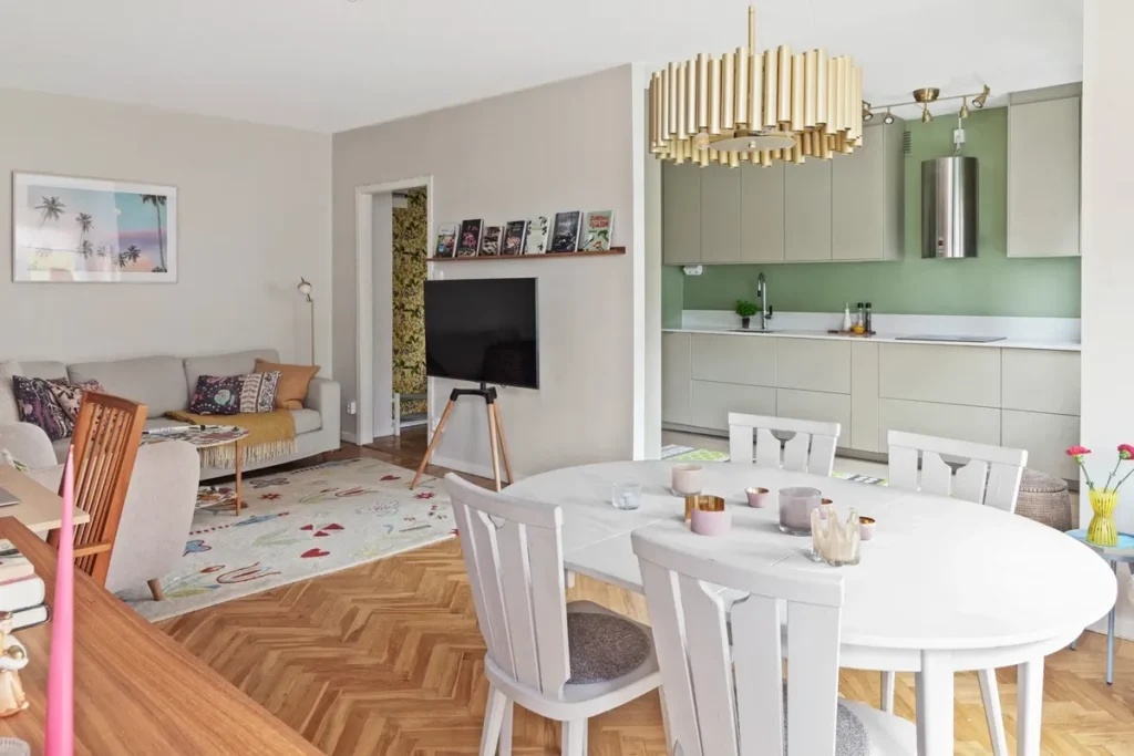 Decoración de pisos estudiantes: Hogar acogedor y nórdico