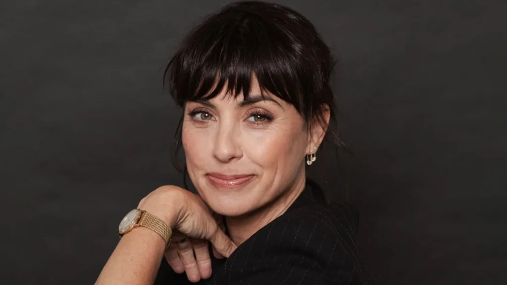 Constance Zimmer brilla en la serie Love Story de FX