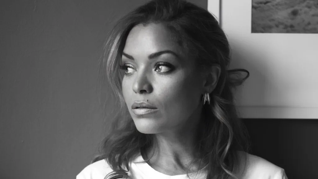 Antonia Thomas se une a la nueva comedia Dig de Peacock