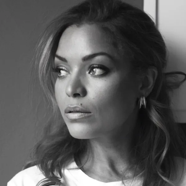 Antonia Thomas se une a la nueva comedia Dig de Peacock