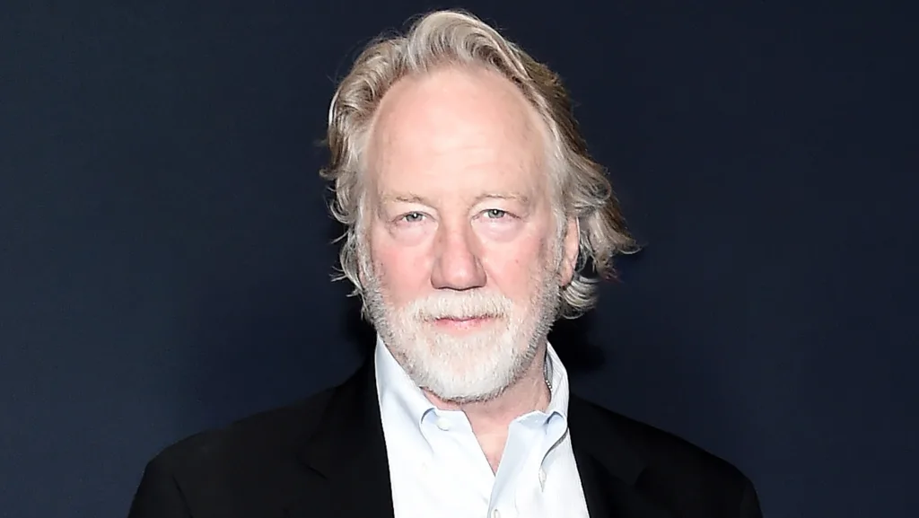 Timothy Busfield enfrenta graves acusaciones en «You Deserve Each Other»