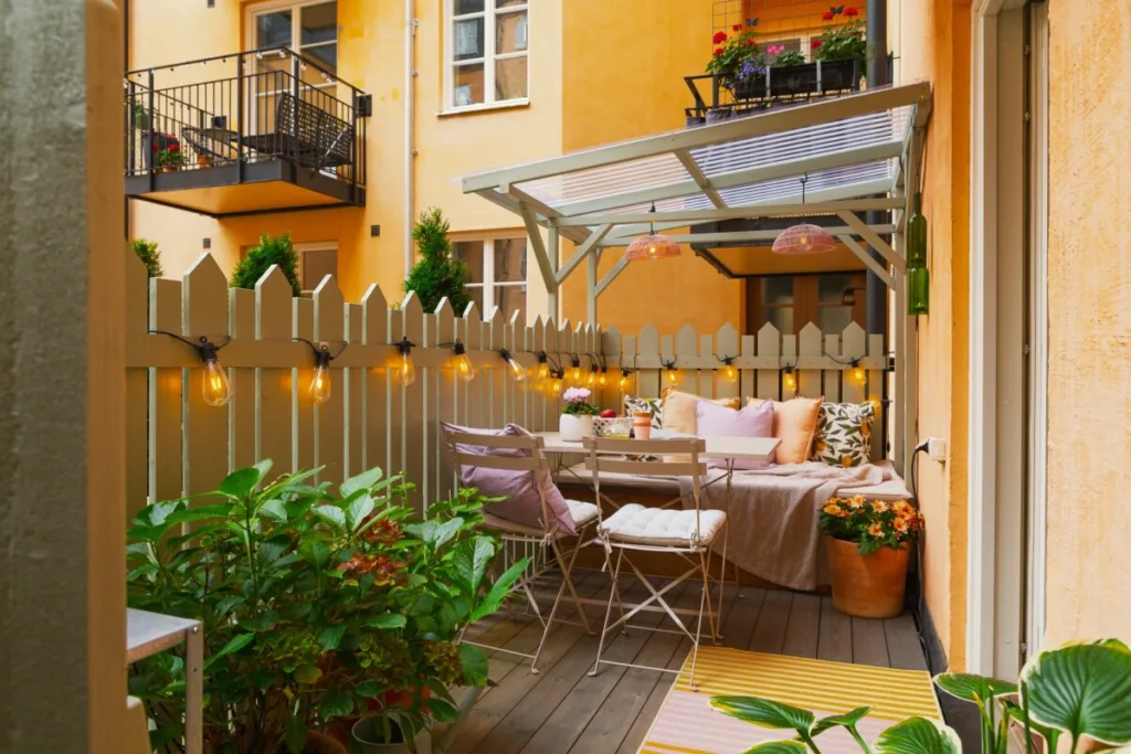 Terraza pequeña con pérgola: Ideas que transforman espacios exteriores