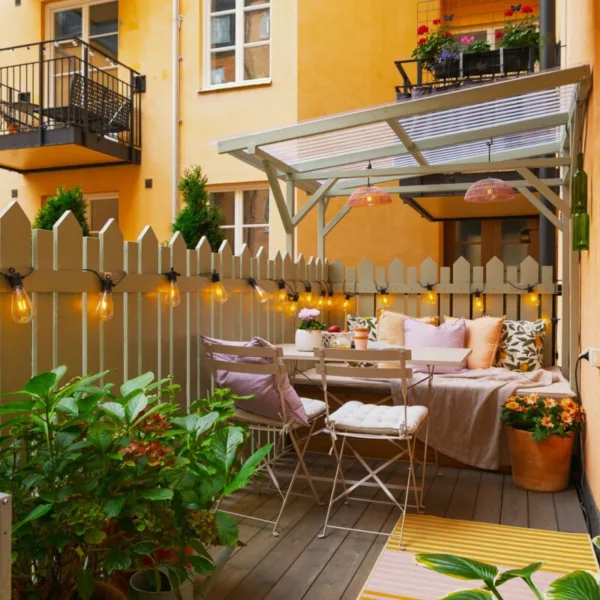 Terraza pequeña con pérgola: Ideas que transforman espacios exteriores