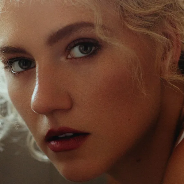 Kat Cunning en Protección: El Impactante Nuevo Drama de NBC