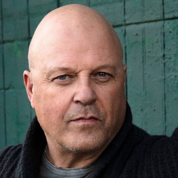 Michael Chiklis en Tyrant: El intrigante thriller culinario de Amazon