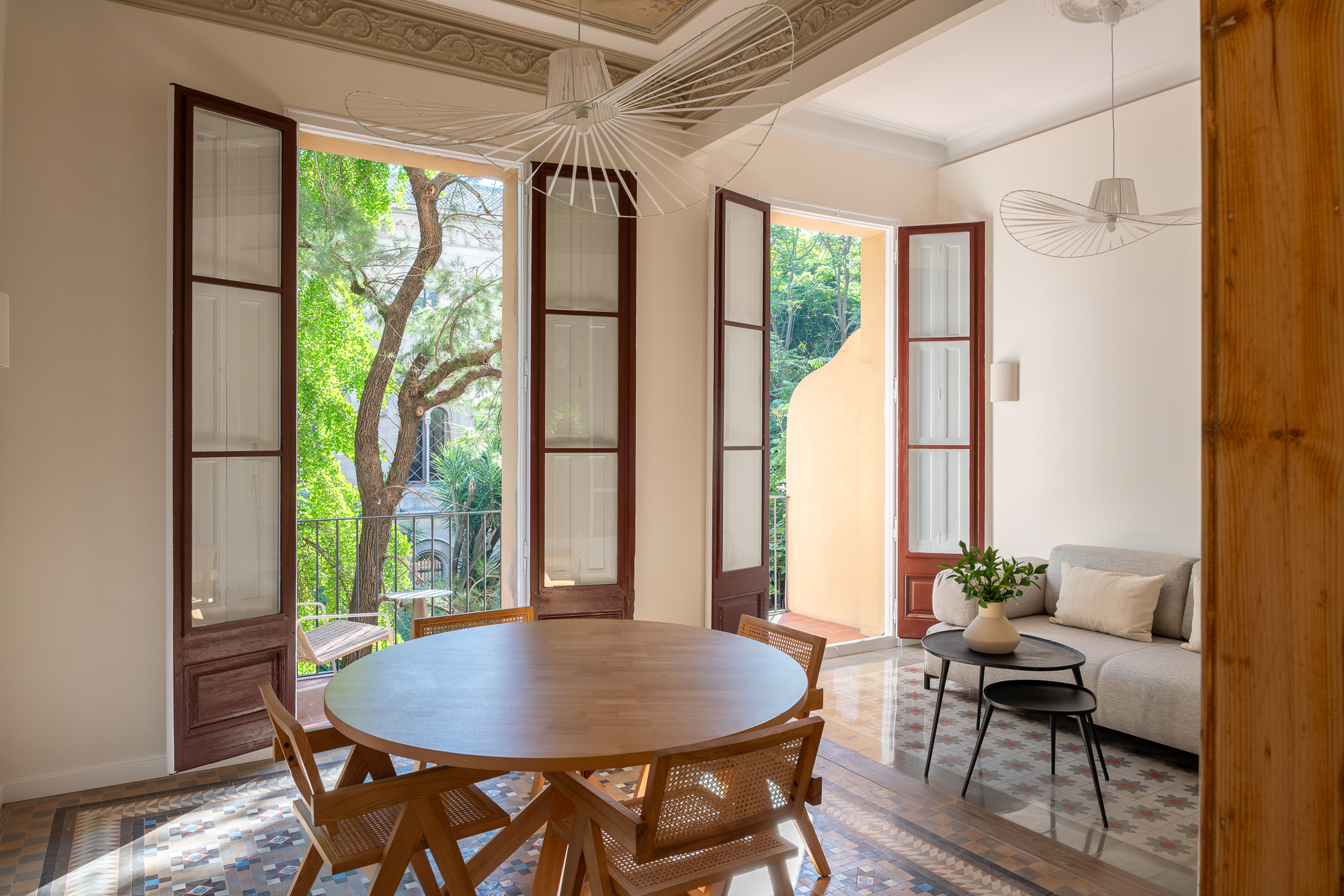 Apartamento Modernista en Barcelona: Un Tesoro de Diseño y Patrimonio
