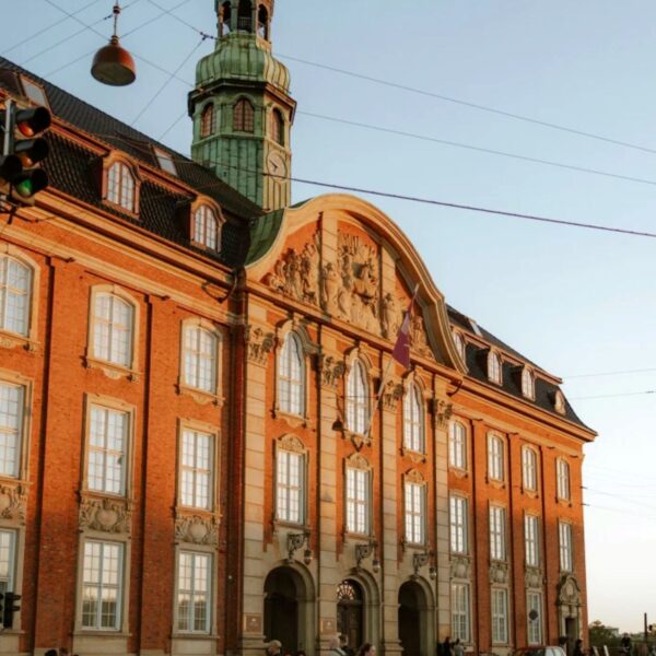 Villa Copenhagen: El Hotel que Transforma un Antiguo Taller en Elegancia
