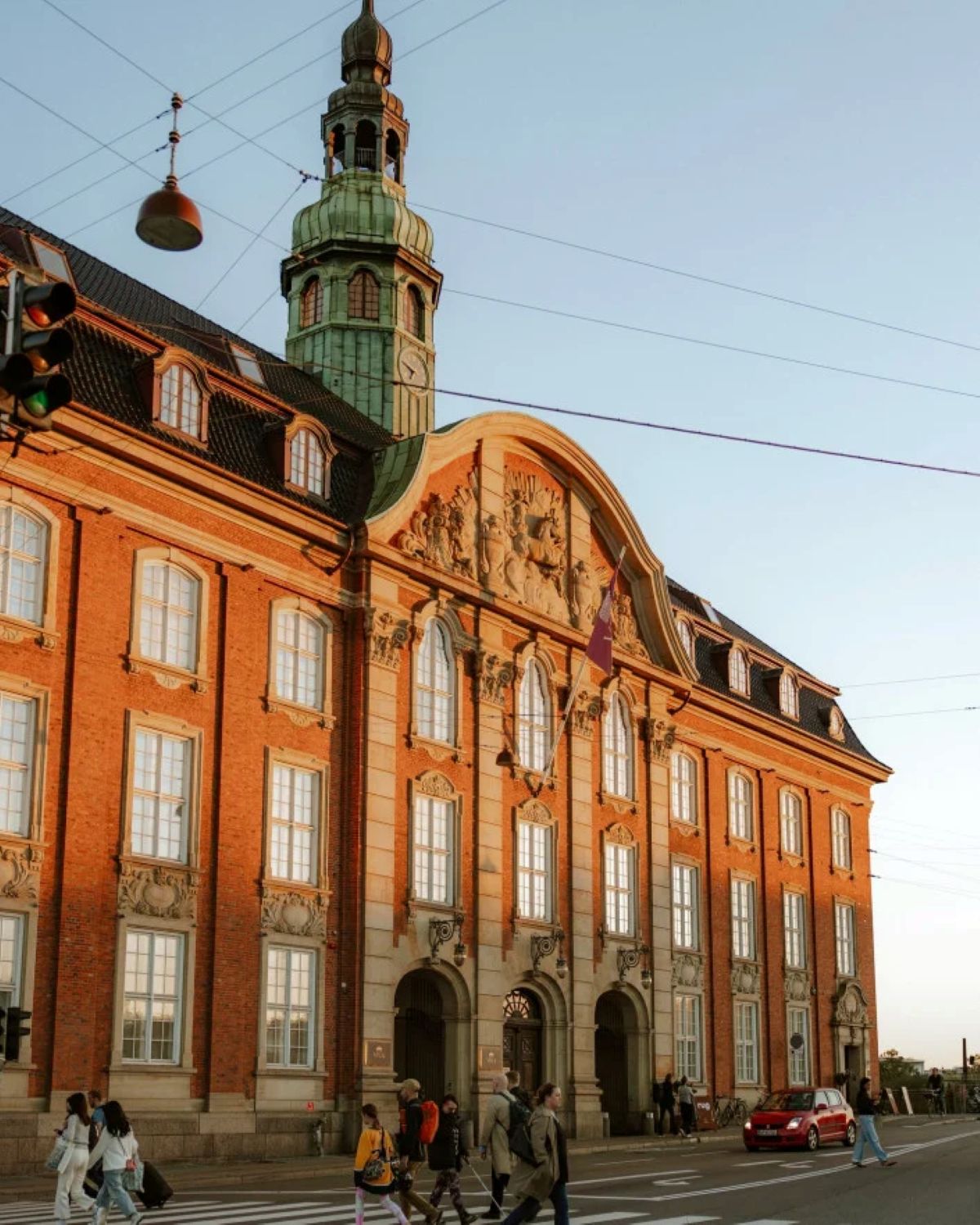 Villa Copenhagen: El Hotel que Transforma un Antiguo Taller en Elegancia