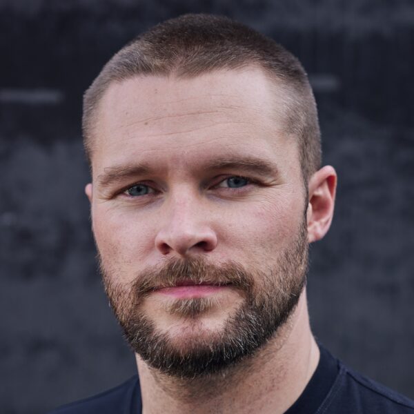 Jack Reynor sorprende con su nuevo rol en la inquietante ‘Seasons’