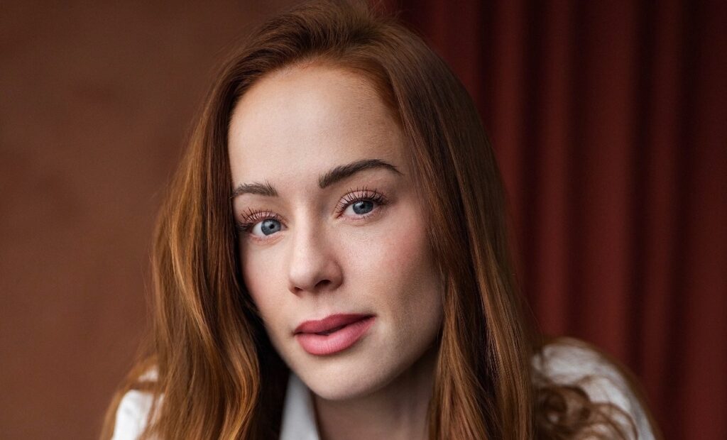 Whitney Leavitt Just In Time: El nuevo musical que todos comentan