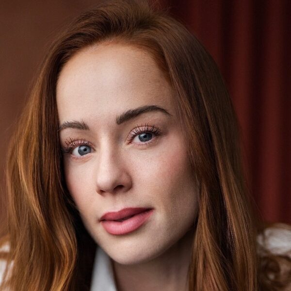 Whitney Leavitt Just In Time: El nuevo musical que todos comentan