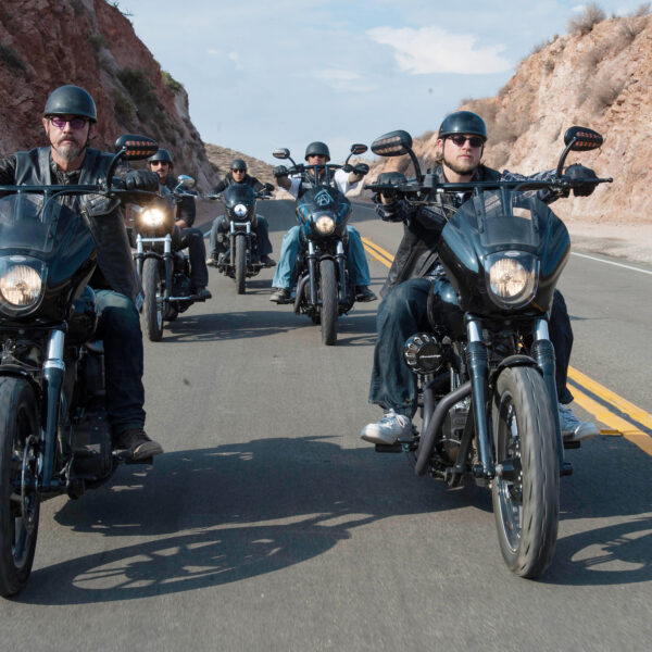 Legends Charlie Hunnam: Un Reencuentro Sorprendente en FX