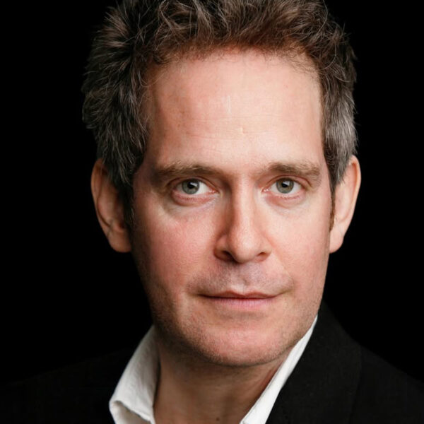 Tom Hollander en The Audacity: Revelaciones Impactantes de la Temporada 2