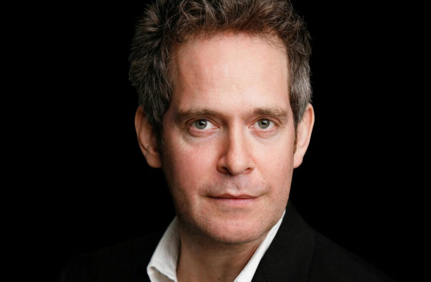 Tom Hollander en The Audacity: Revelaciones Impactantes de la Temporada 2