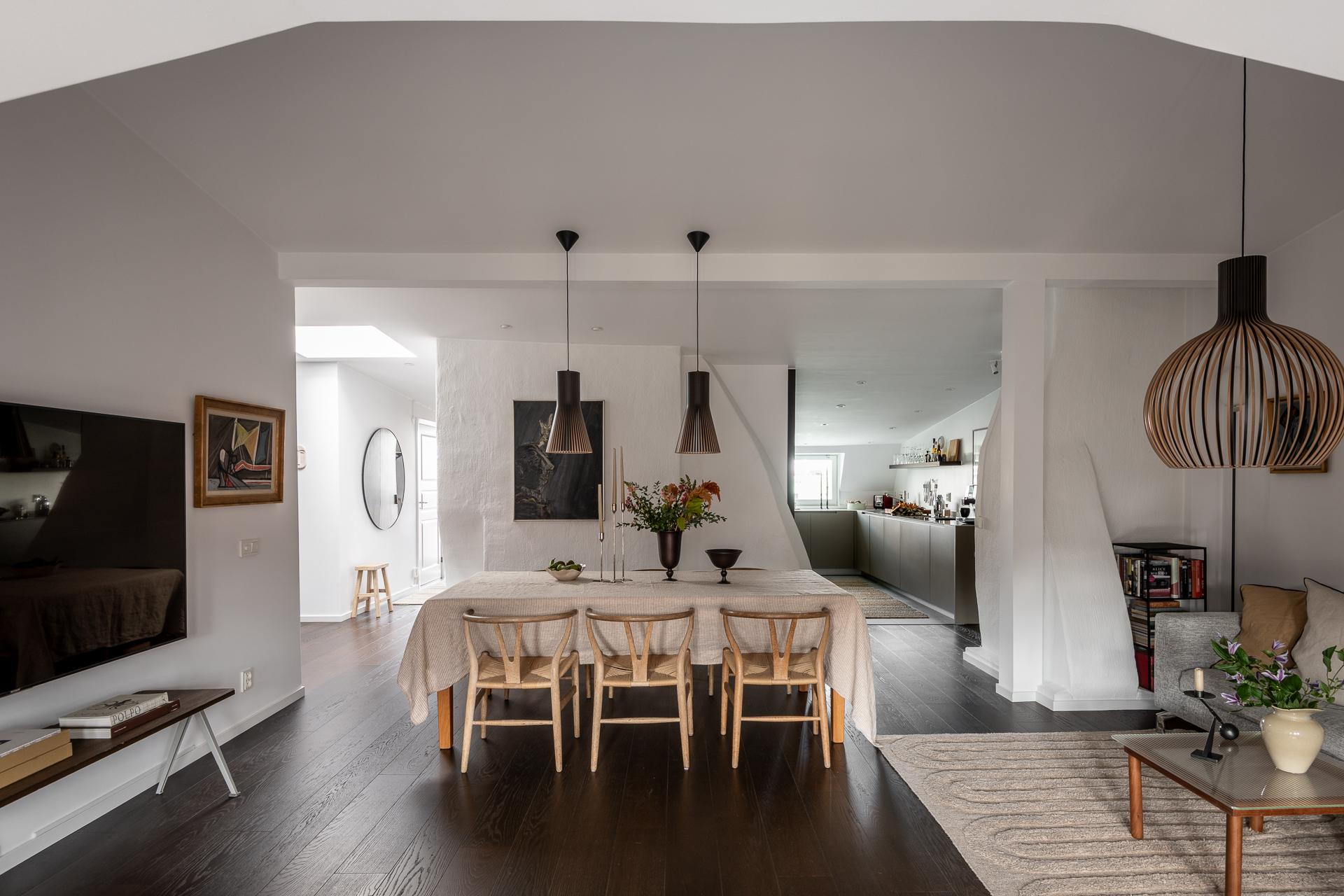 Suelo de Madera Oscura: ¿Por Qué Es Tan Elegante y Popular?