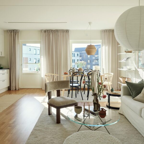 Decoración por Capas: Transforma Tu Hogar con Estilo Junto a Luz y Arte