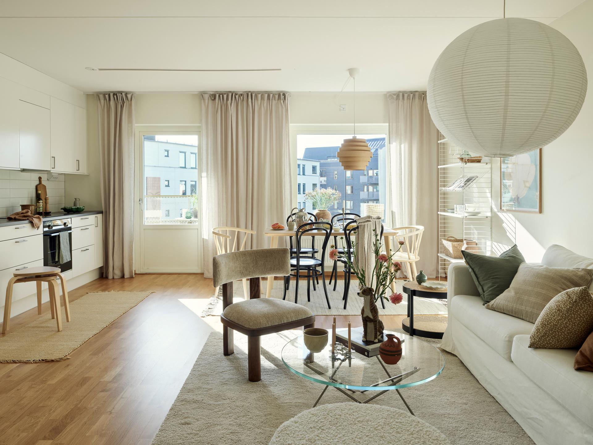 Decoración por Capas: Transforma Tu Hogar con Estilo Junto a Luz y Arte