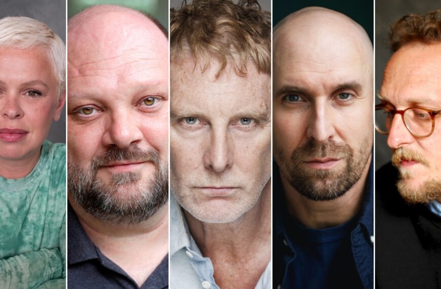 David Threlfall como voz del sombrero seleccionador en HBO